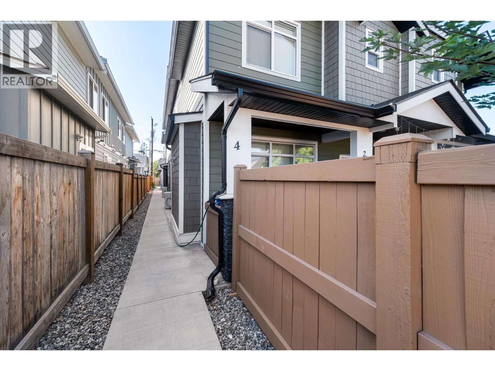#4 825 Cadder Avenue - 2