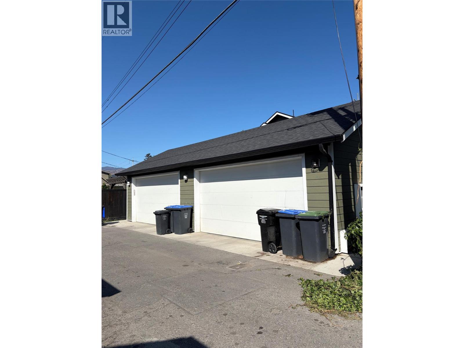 #4 825 Cadder Avenue - 26
