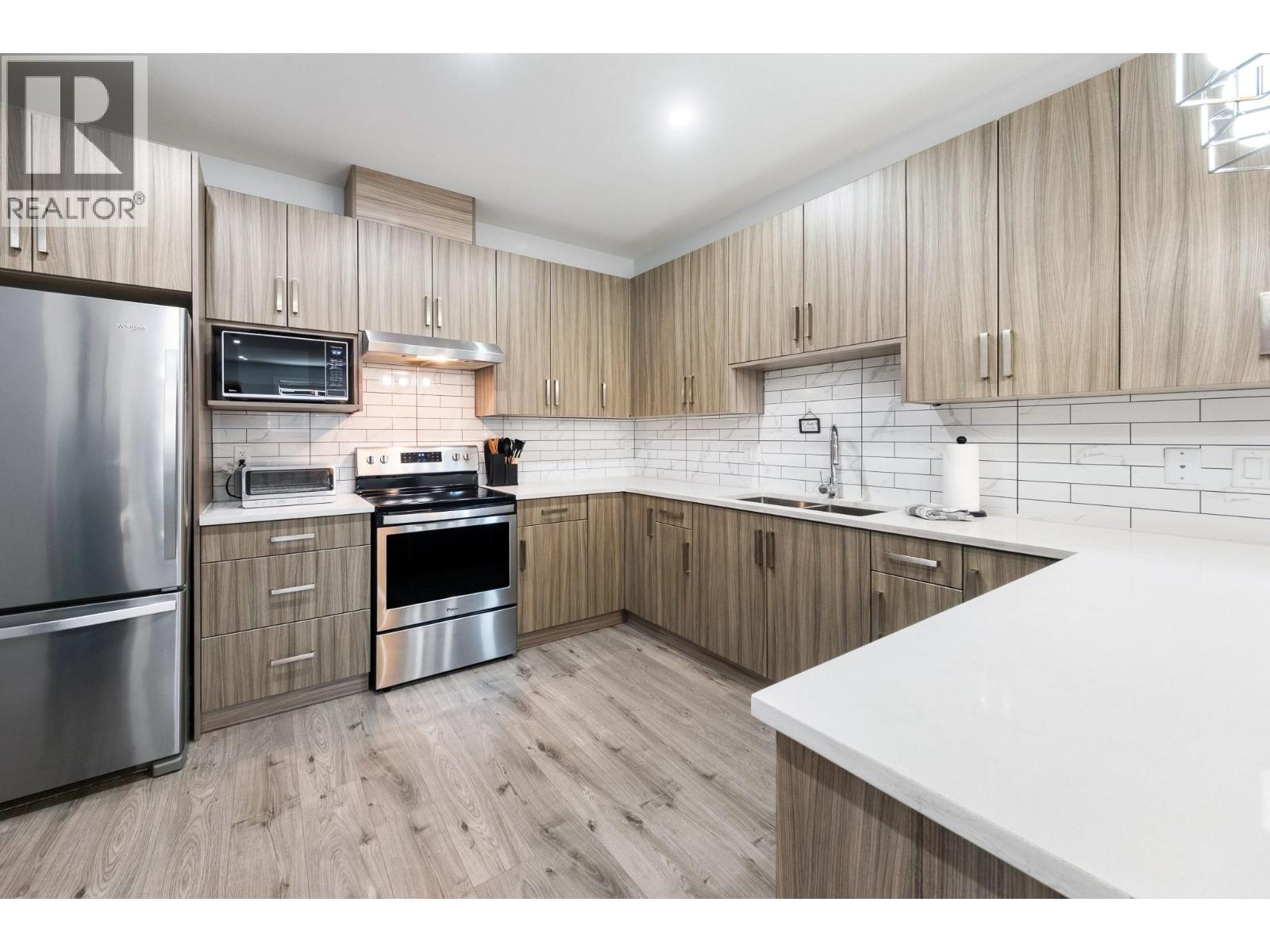 #4 825 Cadder Avenue - Image 9