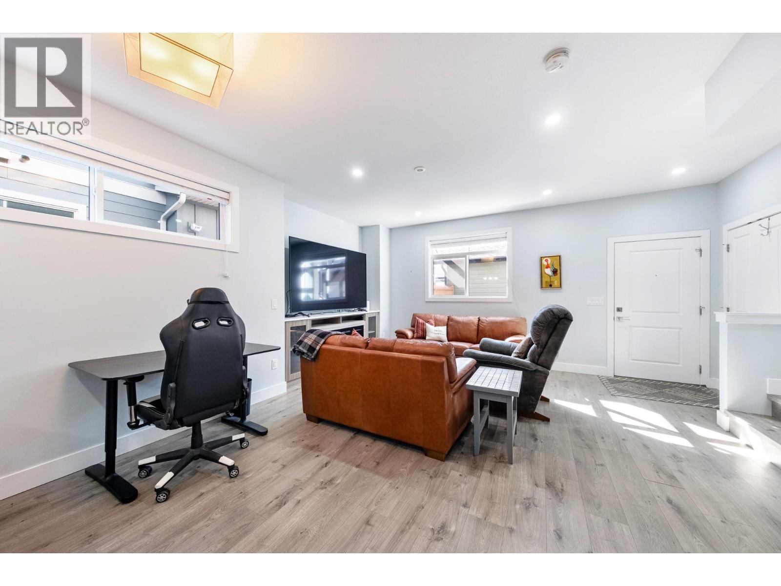 #4 825 Cadder Avenue - 7