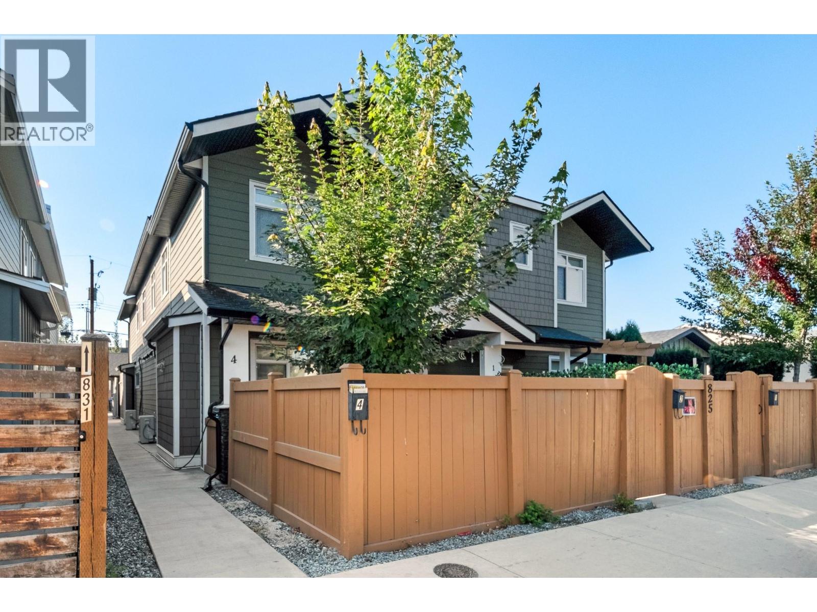 #4 825 Cadder Avenue - 1