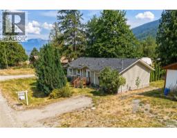 Living room - 518 Willow Street, Fauquier, BC V0G1K0 Photo 6