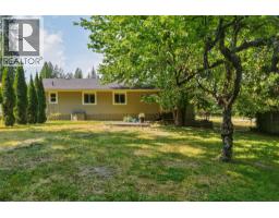 Primary Bedroom - 518 Willow Street, Fauquier, BC V0G1K0 Photo 8