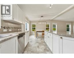 518 Willow Street, Fauquier, BC V0G1K0 Photo 25