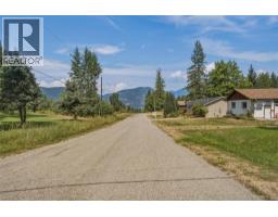 518 Willow Street, Fauquier, BC V0G1K0 Photo 48