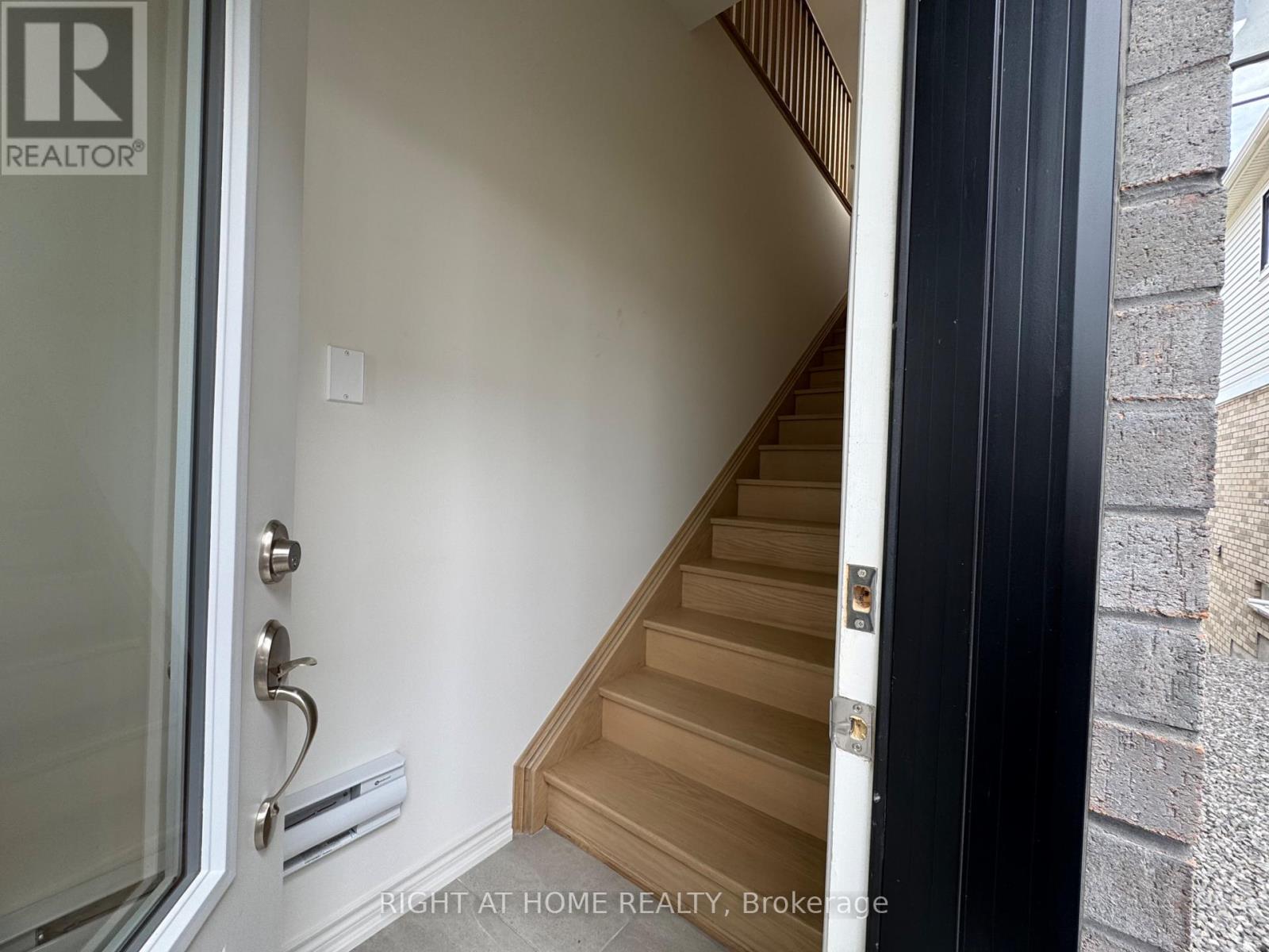 # B - 60 DEBOIS STREET, Kawartha Lakes (Lindsay) — photo 3