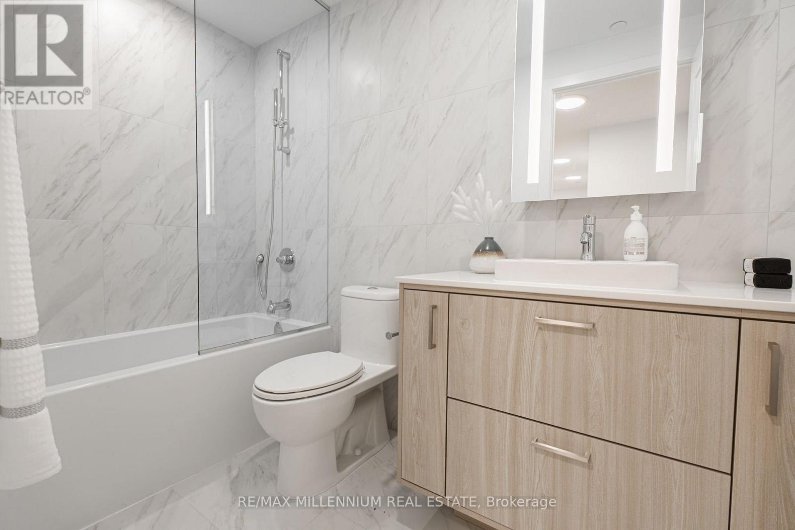 #629 858 DUPONT STREET - 11