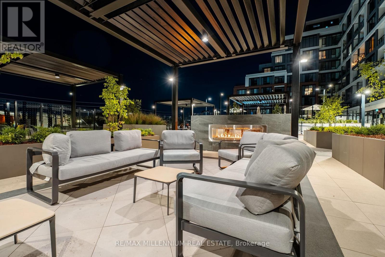 #629 858 DUPONT STREET - 32