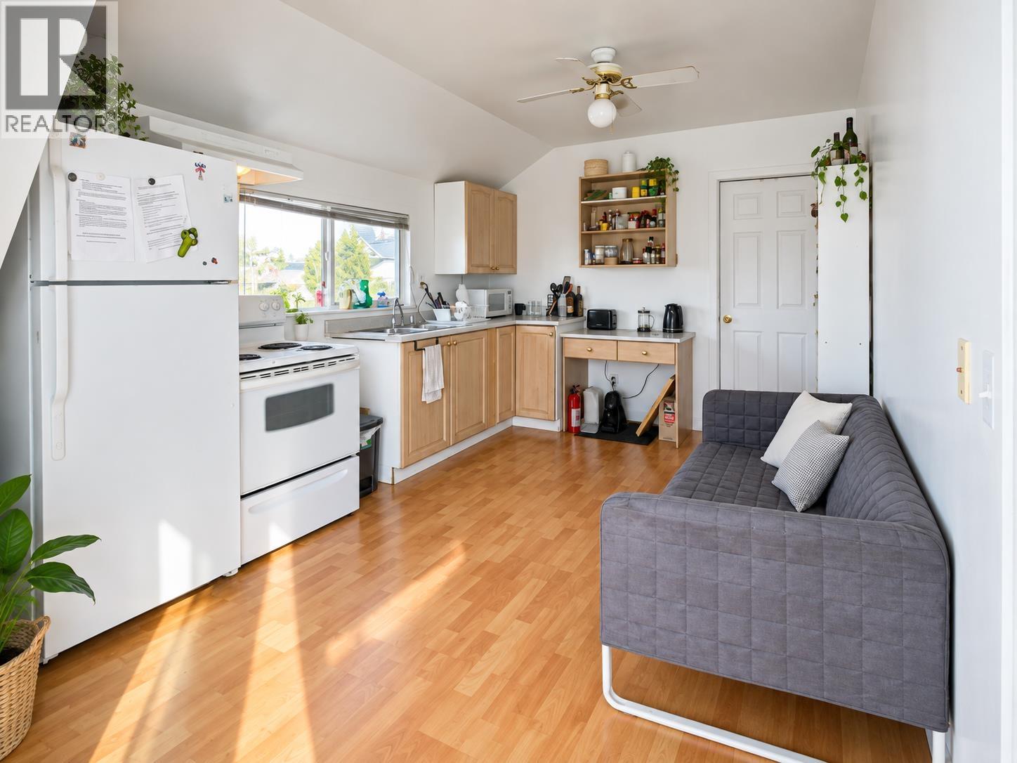 Top 4265 SLOCAN STREET, Vancouver — photo 2