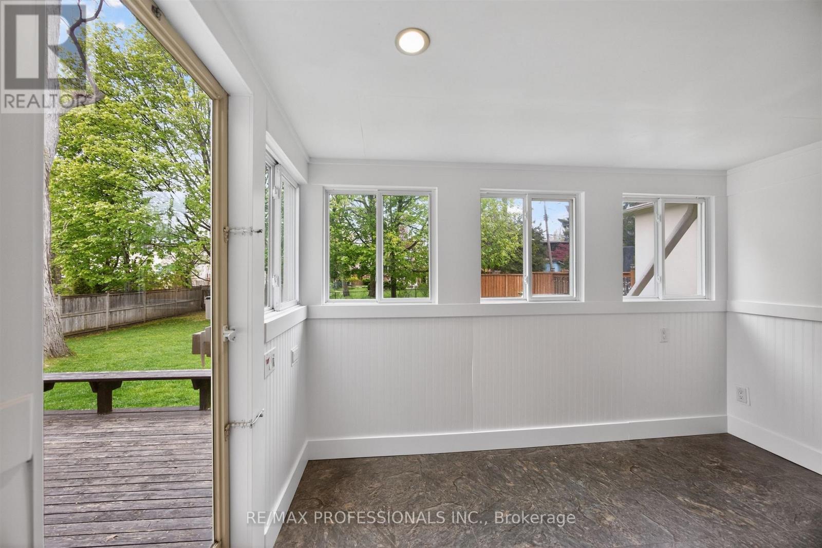 27 NOTTINGHAM DRIVE - 21