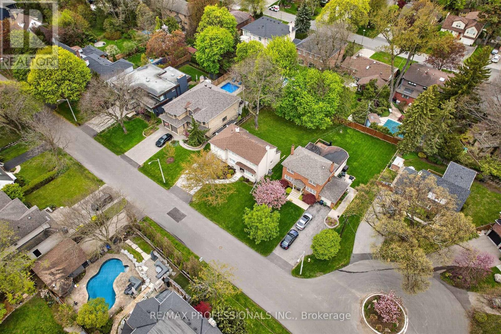 27 NOTTINGHAM DRIVE - 45