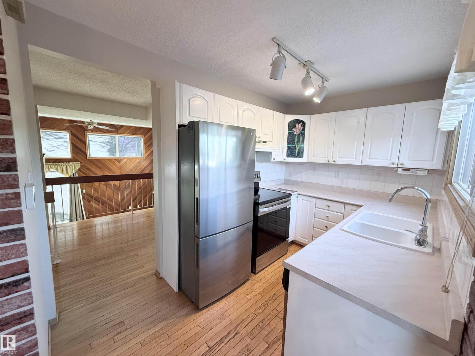 975 MILLBOURNE RD E NW - Image 13