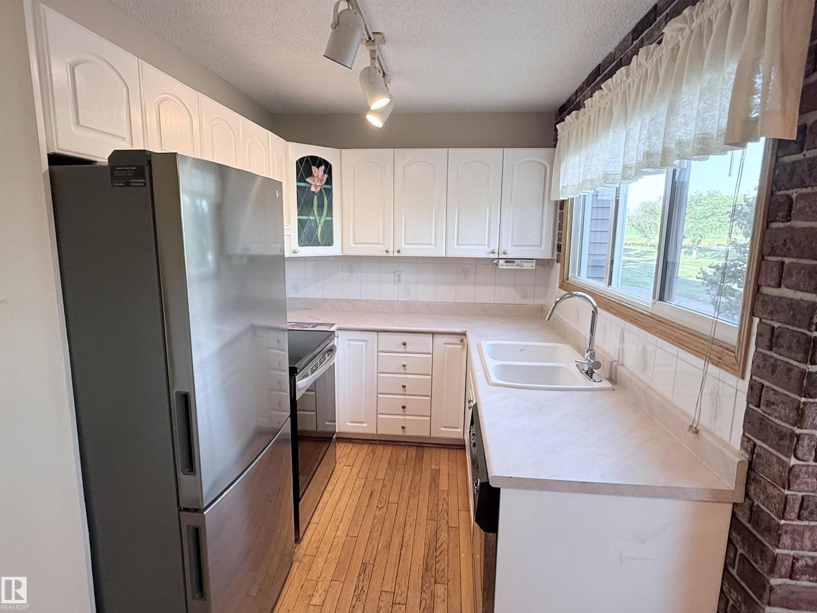 975 MILLBOURNE RD E NW - Image 14