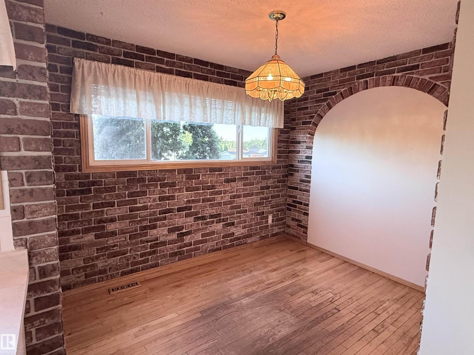 975 MILLBOURNE RD E NW - Image 22
