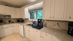 322 Renton Avenue W, Deloraine, MB R0M0M0 Photo 16