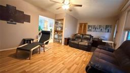 322 Renton Avenue W, Deloraine, MB R0M0M0 Photo 19
