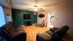 322 Renton Avenue W, Deloraine, MB R0M0M0 Photo 21
