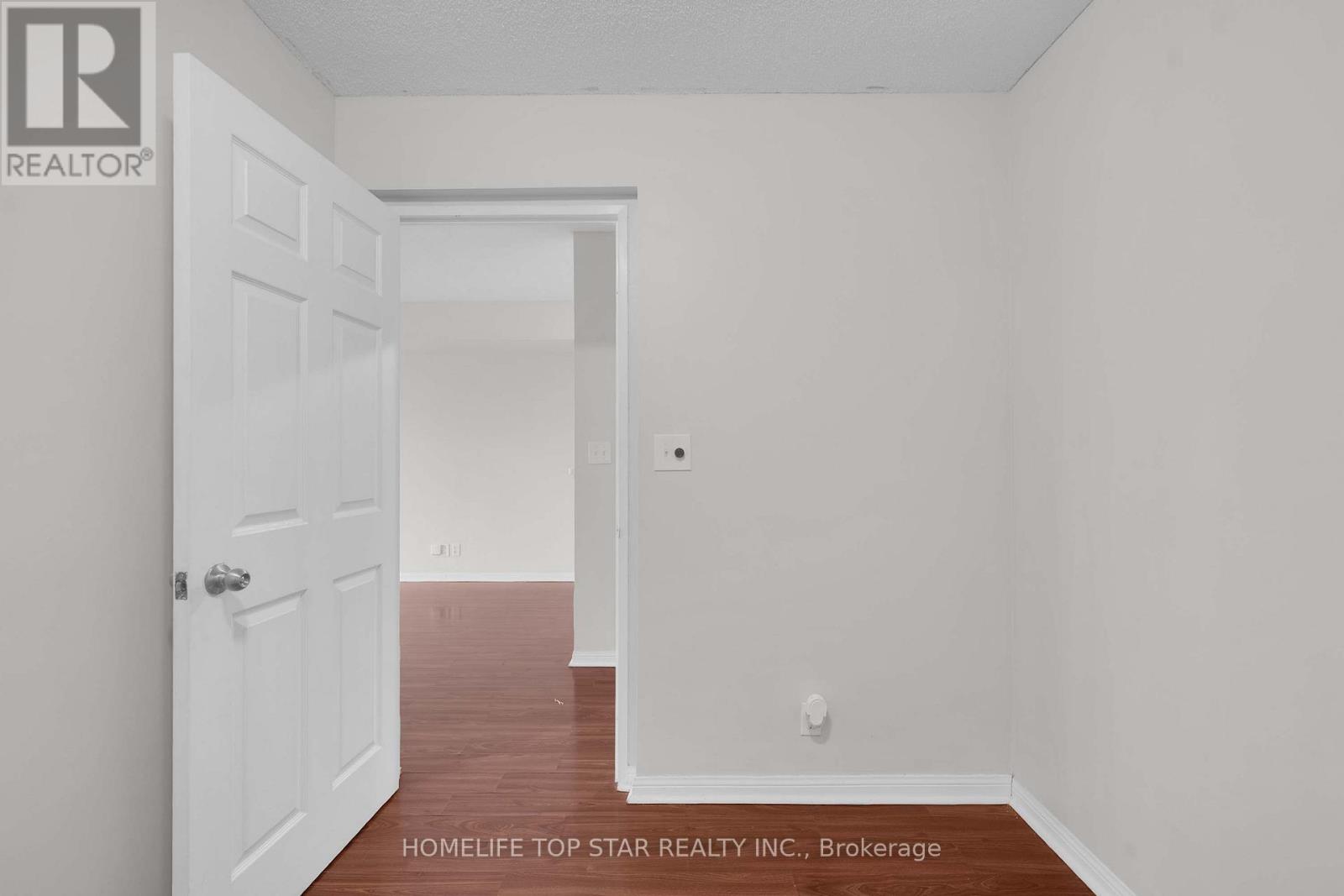 #1011 8 LEE CENTRE DRIVE - 14