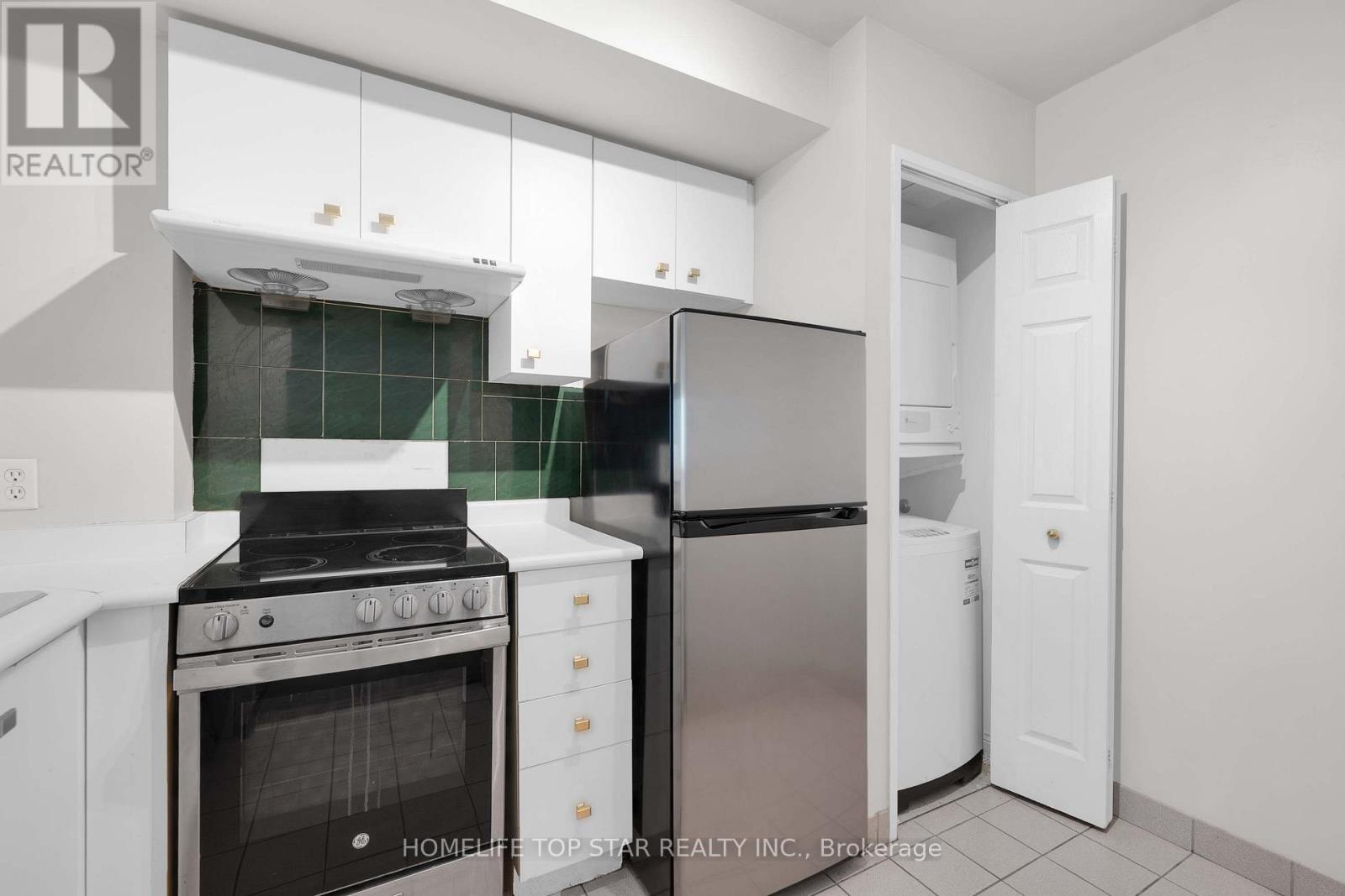 #1011 8 LEE CENTRE DRIVE - Image 18