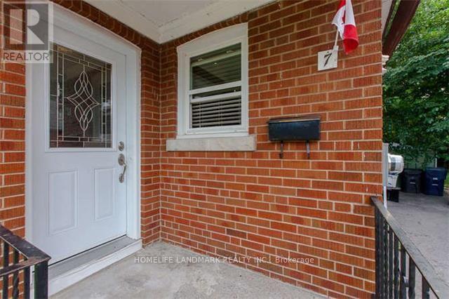 7 BAUDINA CRESCENT - 2