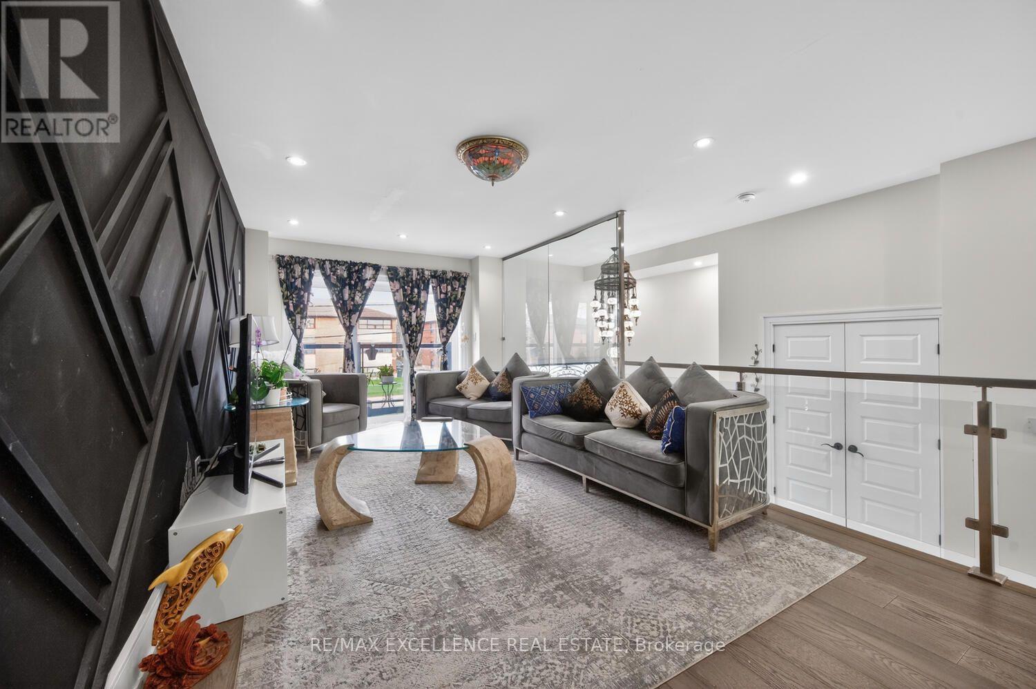 442 PHARMACY AVENUE S - 19