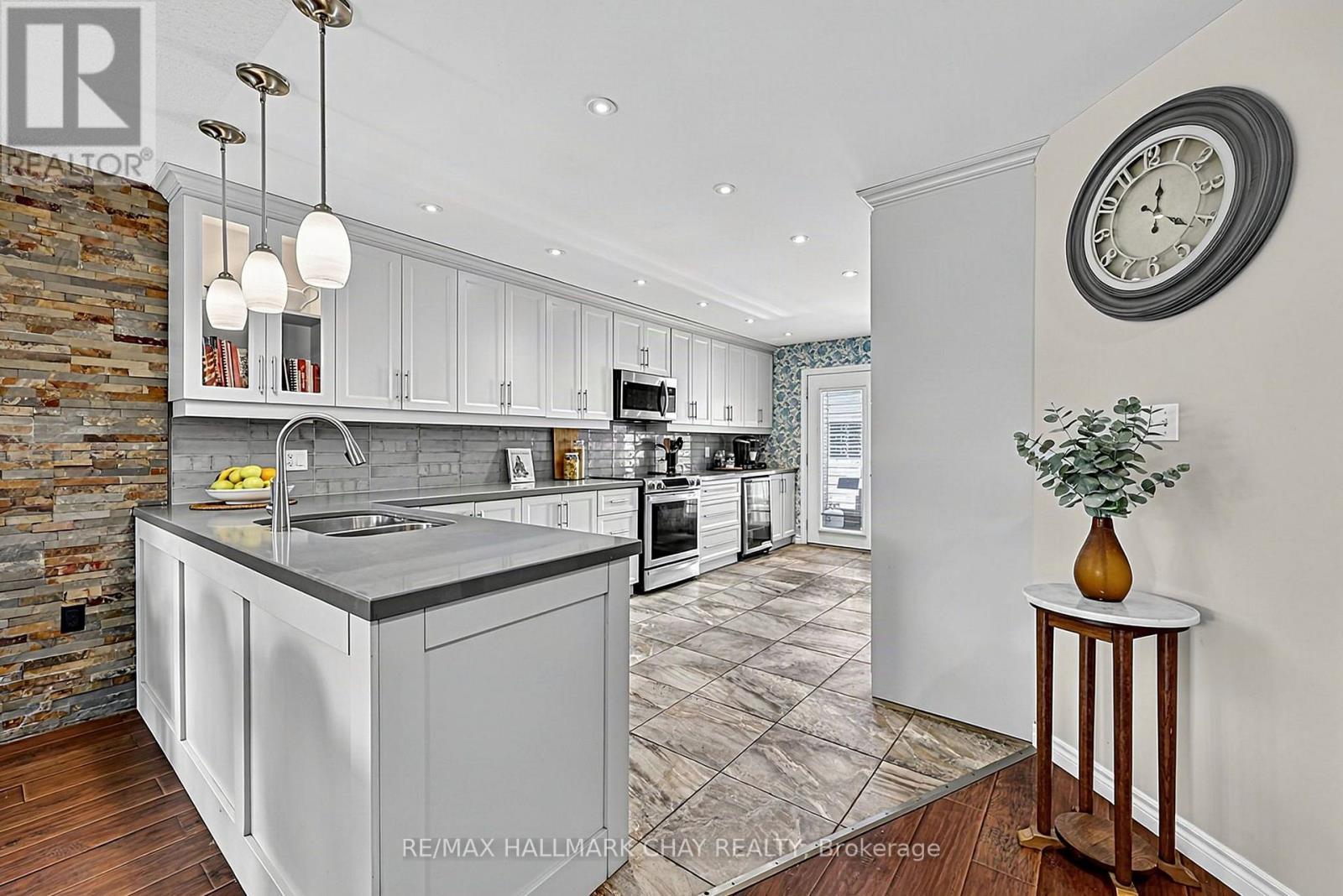 76 SHALOM WAY, Barrie (Painswick South) — photo 2