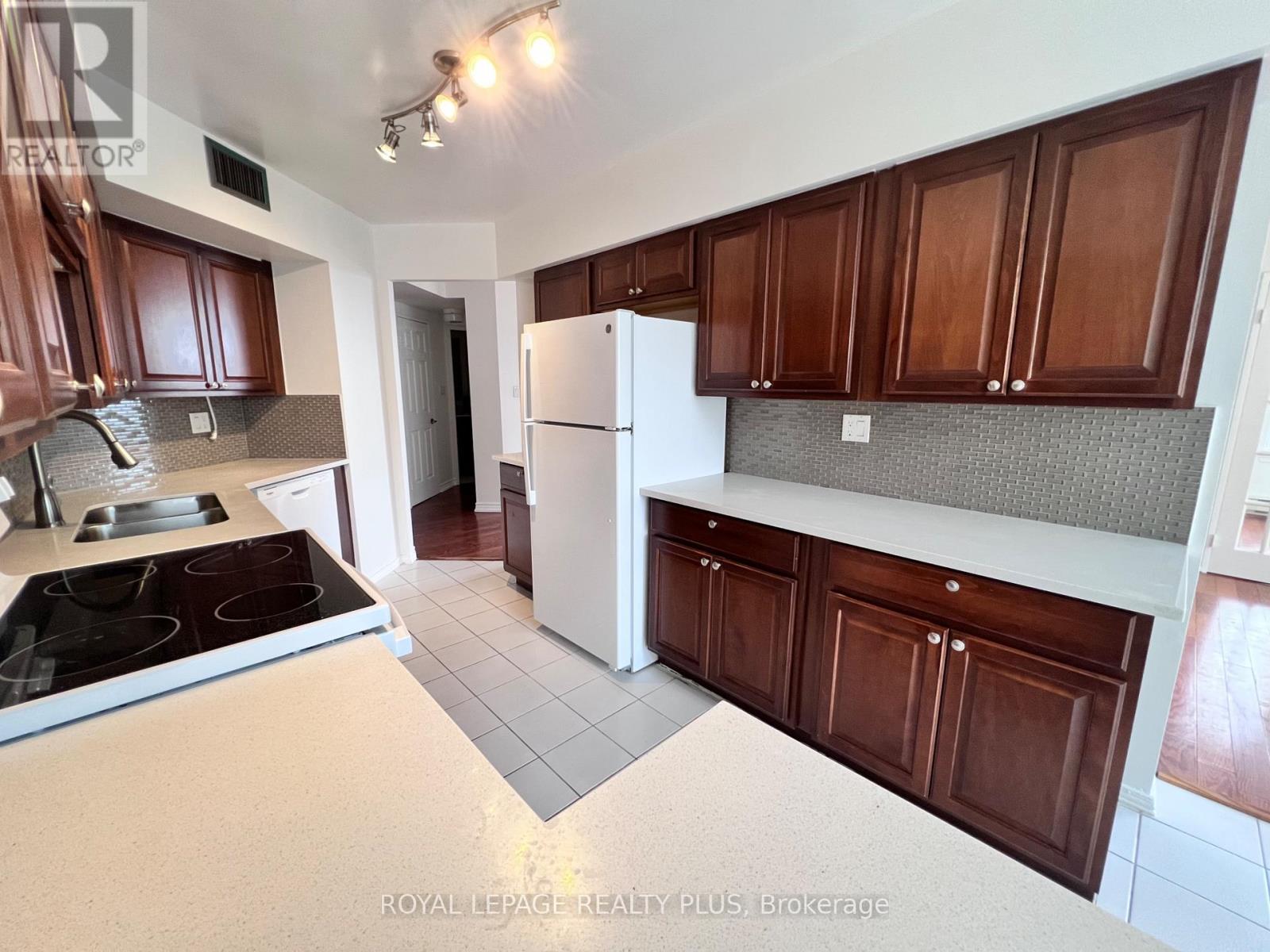 #1714 30 GREENFIELD AVENUE - Image 20