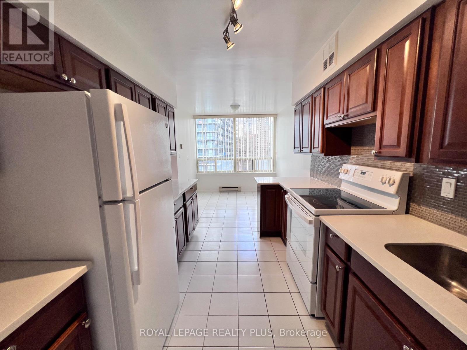 #1714 30 GREENFIELD AVENUE - 17