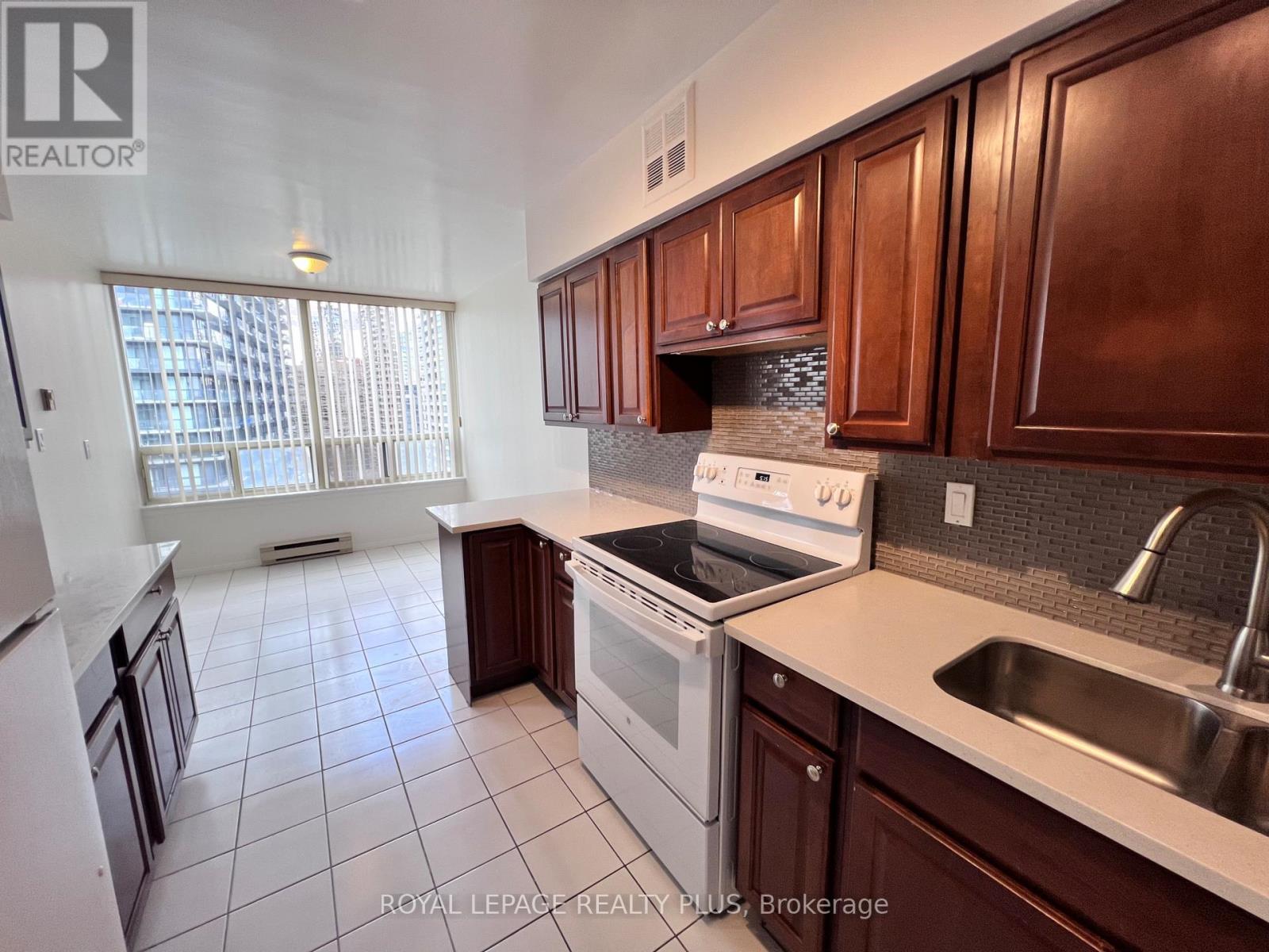 #1714 30 GREENFIELD AVENUE - 22