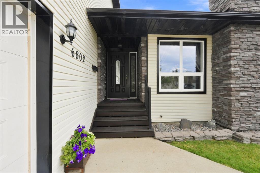 6802 42A Avenue, Camrose — photo 4