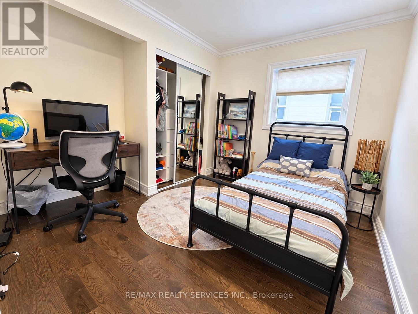 21 MCINTOSH AVENUE - 17