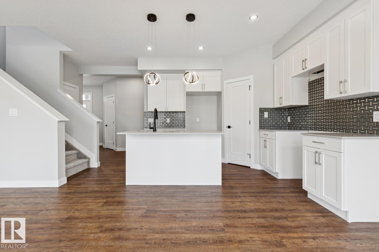 72 MAPLE CR - Image 12