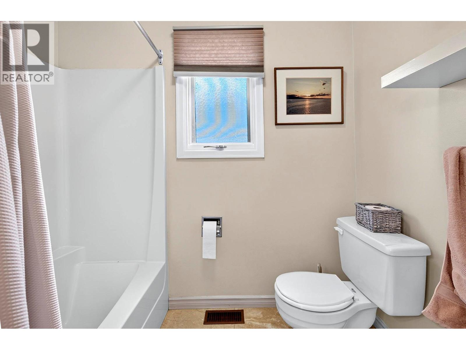 #8 1770 Glenwood Drive - Image 30