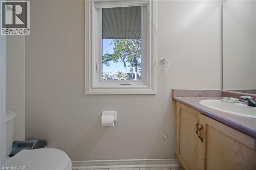 #1 800 PARAMOUNT Drive - Image 15