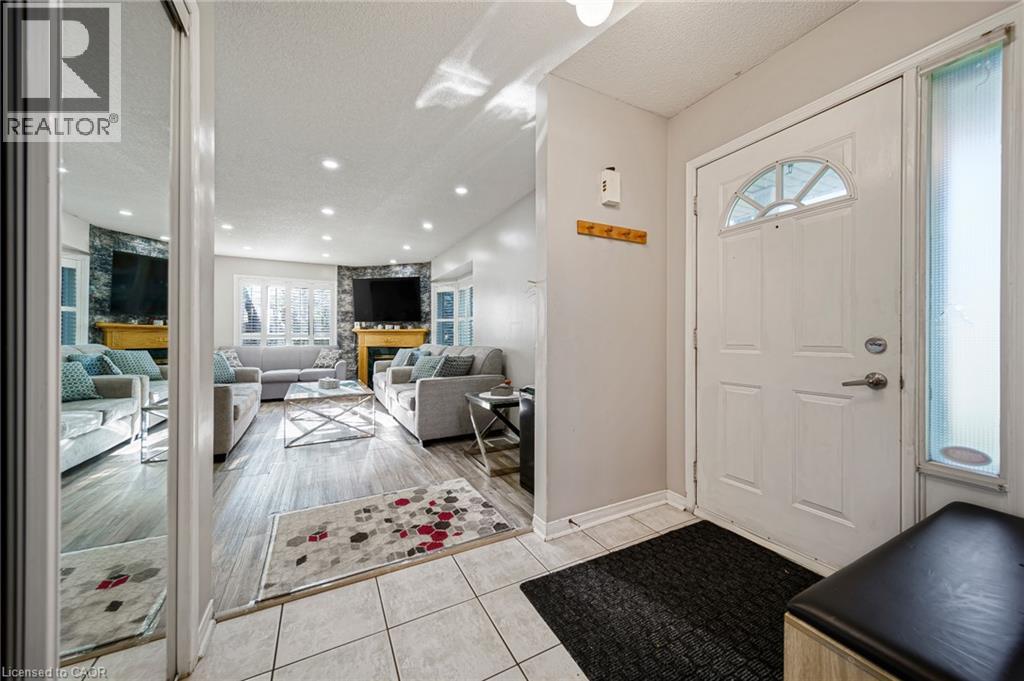 #1 800 PARAMOUNT Drive - Image 4