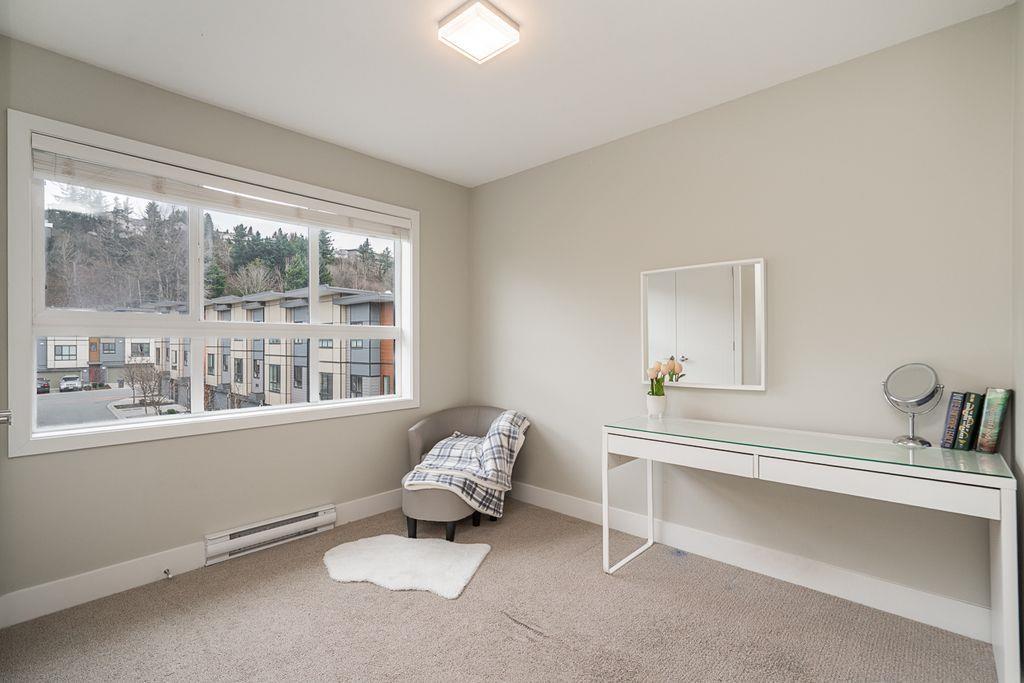 10 1938 NORTH PARALLEL ROAD, Abbotsford