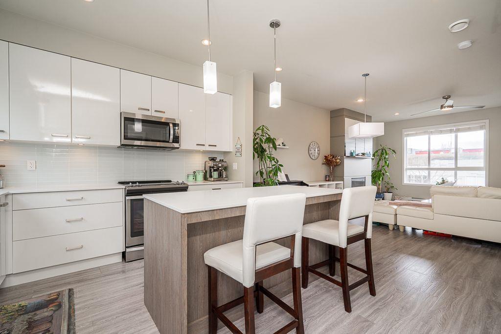 10 1938 NORTH PARALLEL ROAD, Abbotsford