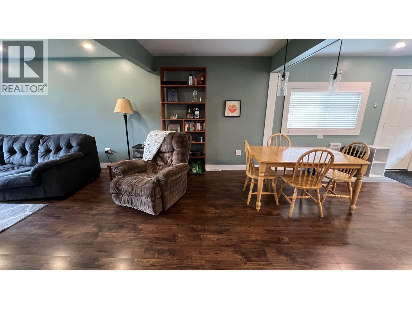 710 E 8TH AVENUE - Image 3