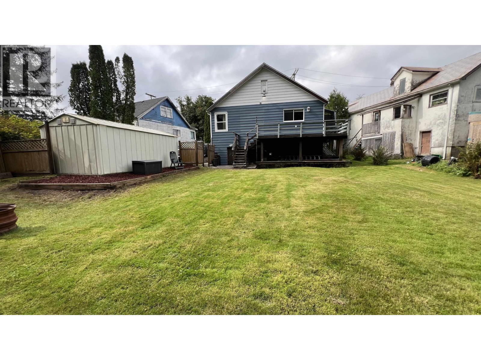710 E 8TH AVENUE - 23