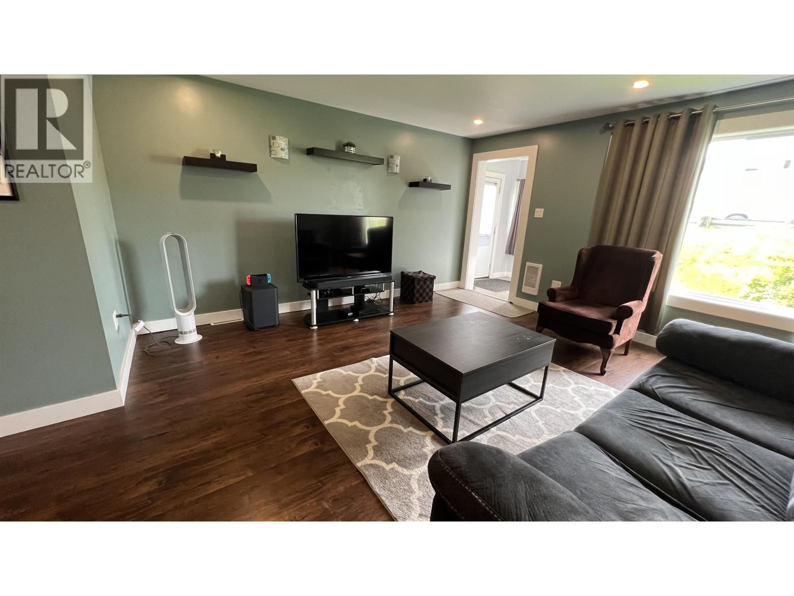 710 E 8TH AVENUE - 4