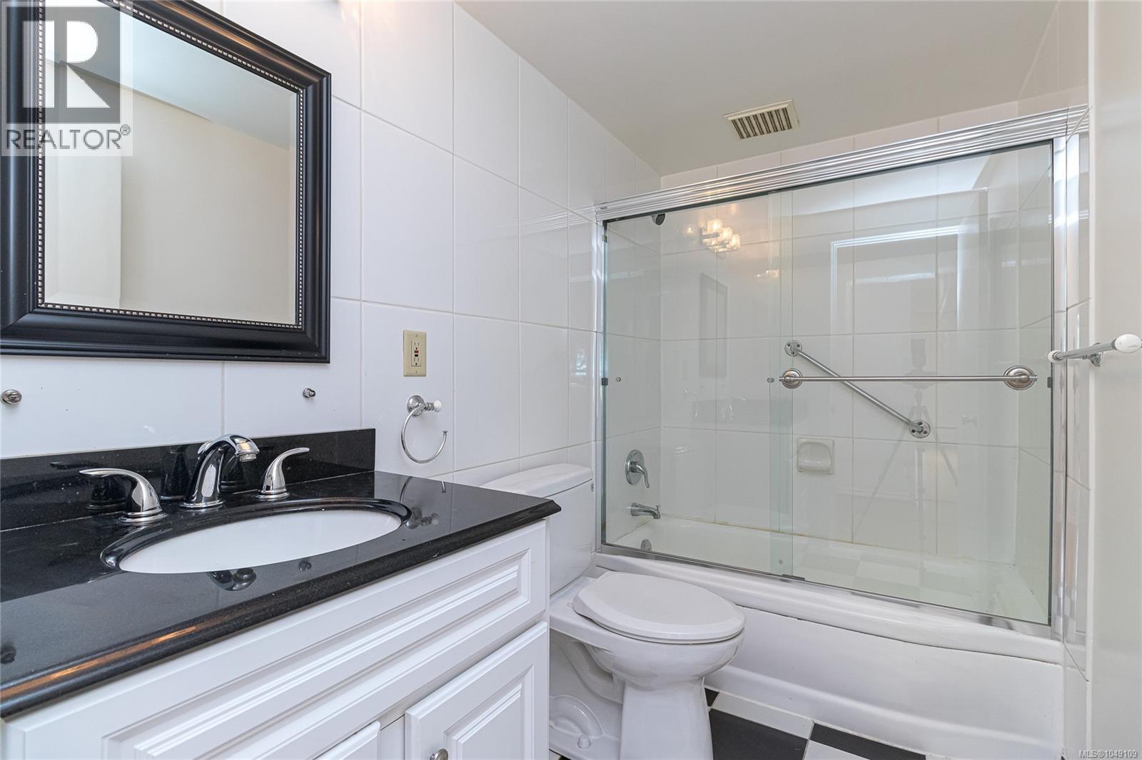 #102 1318 Beach Dr - 13