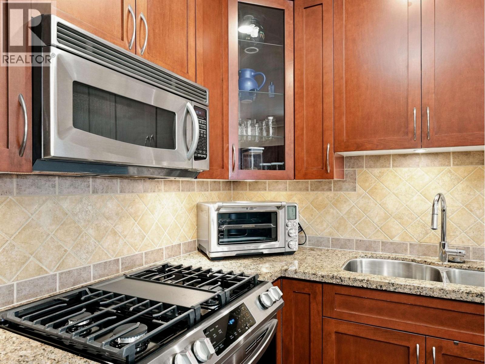 2425 LARCH STREET, Vancouver