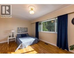 2094 Viewlynn Drive, North Vancouver, BC V7J2W8 Photo 11