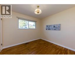 2094 Viewlynn Drive, North Vancouver, BC V7J2W8 Photo 14