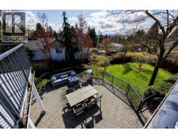 2094 Viewlynn Drive, North Vancouver, BC V7J2W8 Photo 15