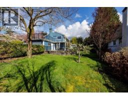 2094 Viewlynn Drive, North Vancouver, BC V7J2W8 Photo 17