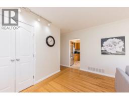 2094 Viewlynn Drive, North Vancouver, BC V7J2W8 Photo 18
