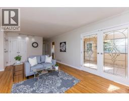 2094 Viewlynn Drive, North Vancouver, BC V7J2W8 Photo 19