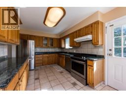 2094 Viewlynn Drive, North Vancouver, BC V7J2W8 Photo 26