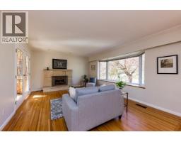 2094 Viewlynn Drive, North Vancouver, BC V7J2W8 Photo 31
